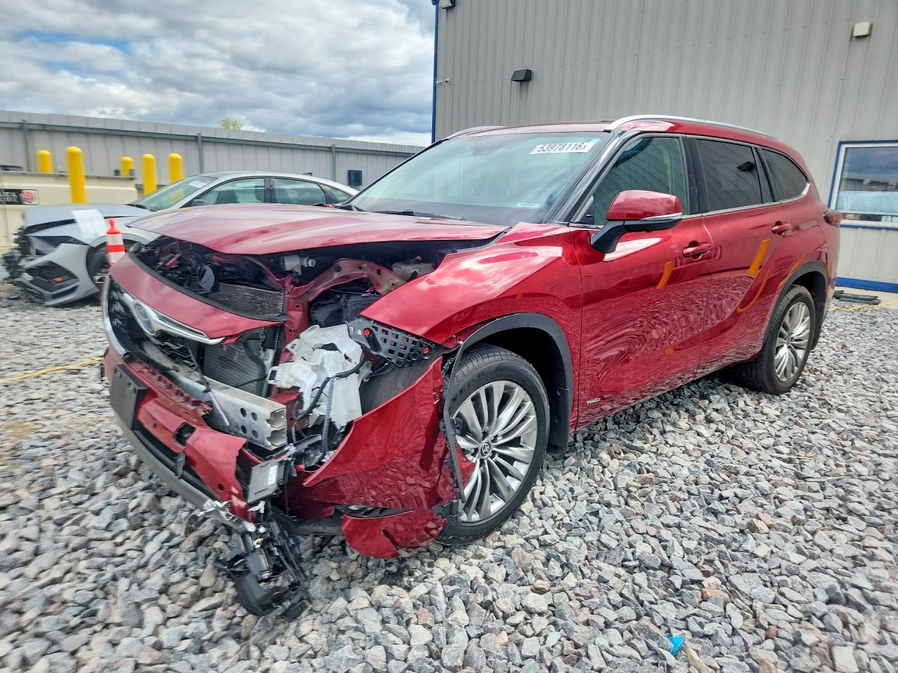 Salvage Toyota Highlander Image