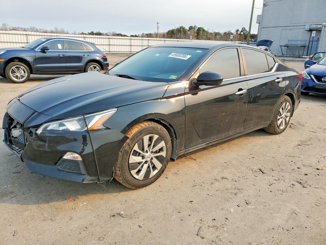 Salvage Nissan Altima Image