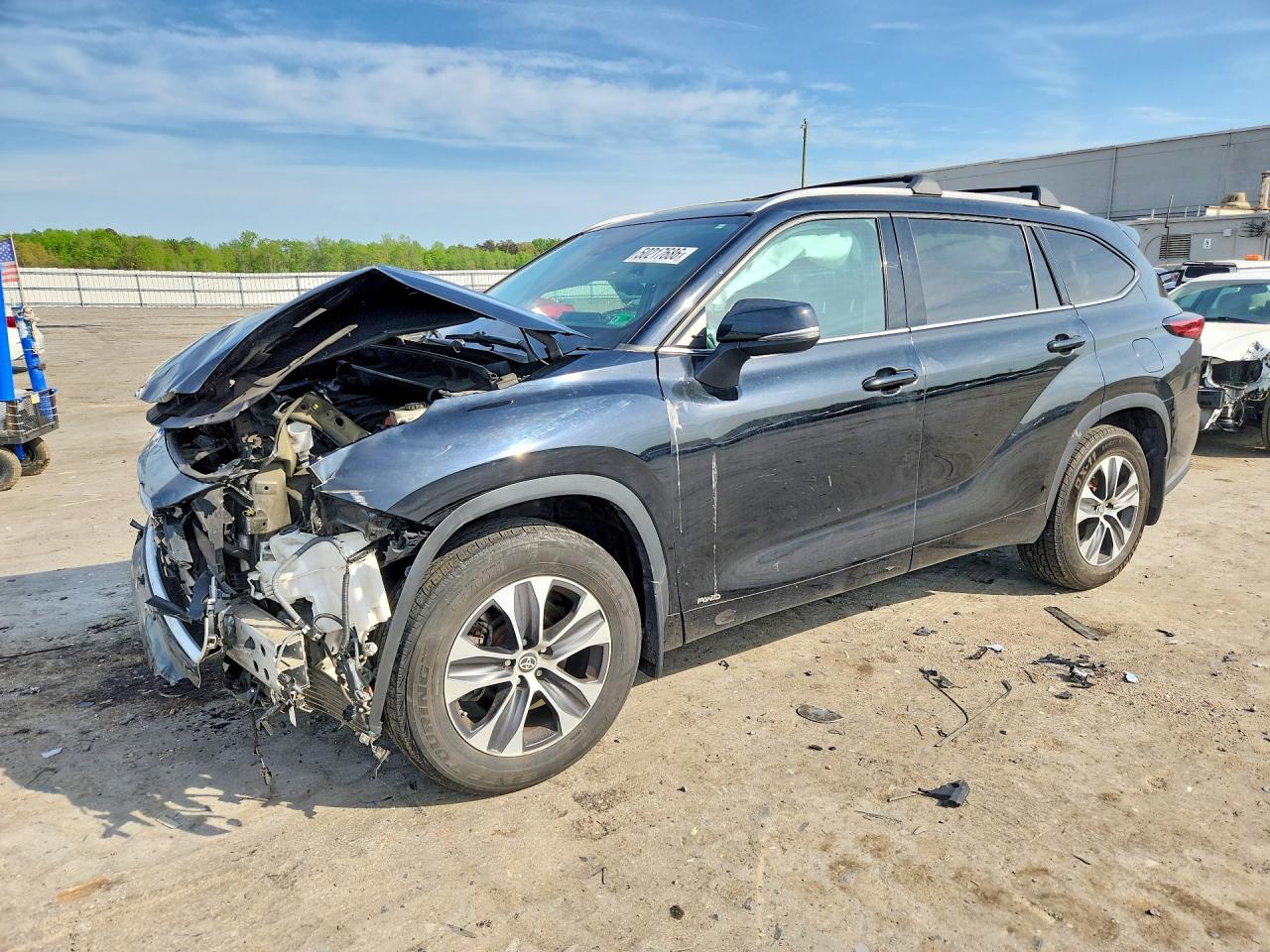 Salvage Toyota Highlander Image