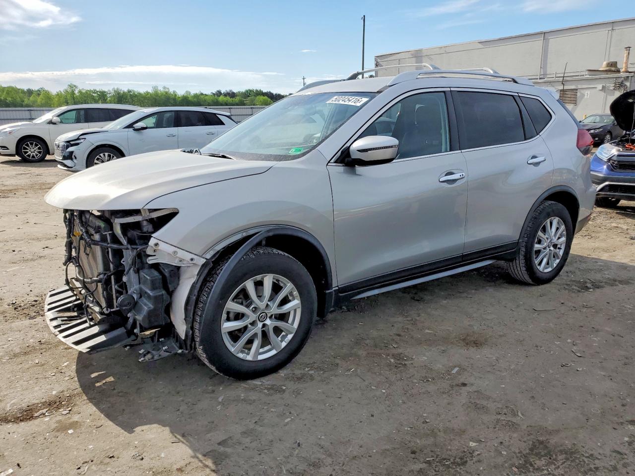 Salvage Nissan Rogue Image