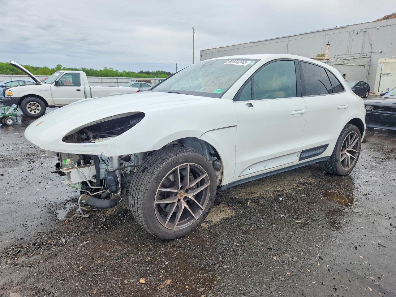 Salvage Porsche Macan Image