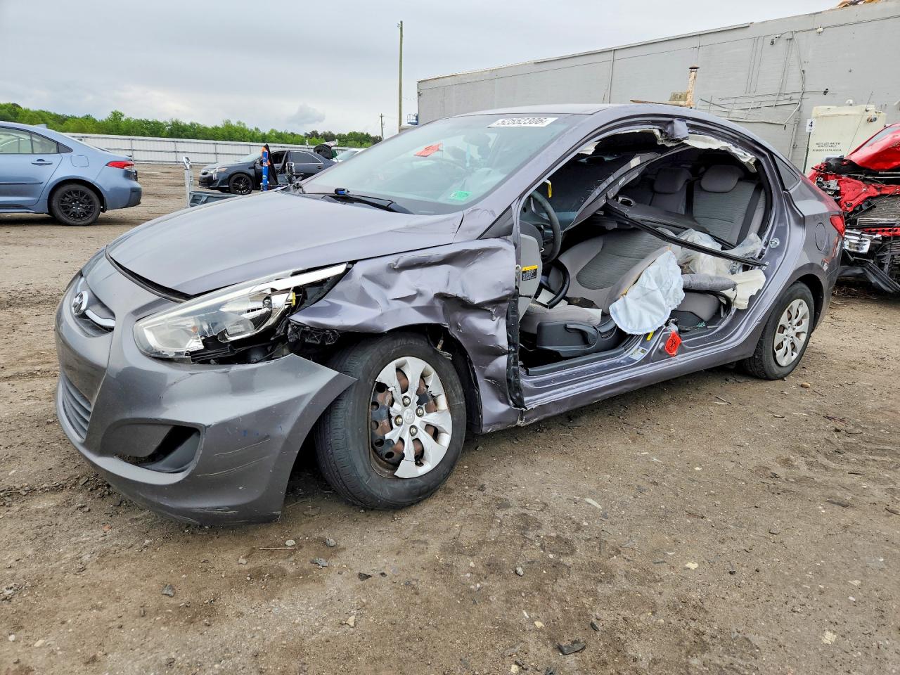Salvage Hyundai ACCENT Image