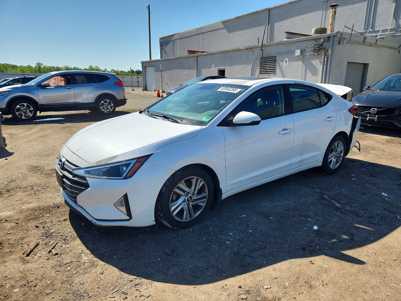 Salvage Hyundai ELANTRA Image