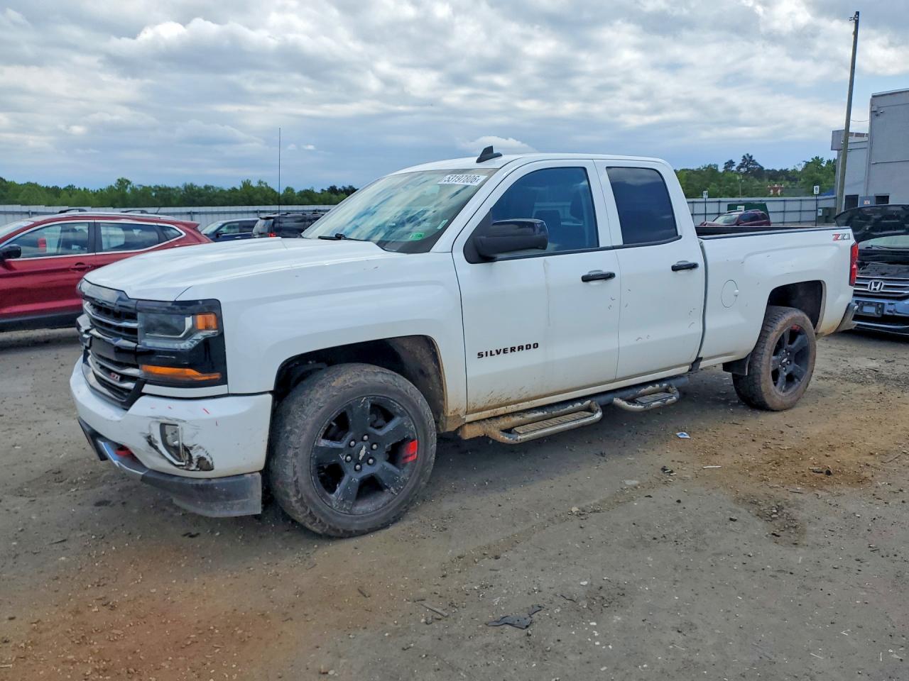 Salvage Chevrolet Silverado Image
