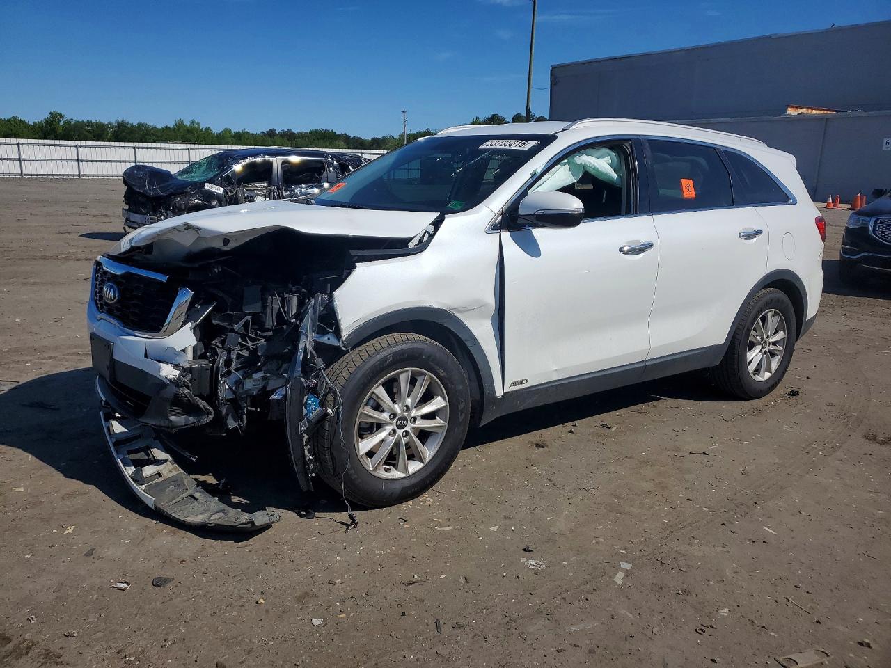 Salvage Kia Sorento Image