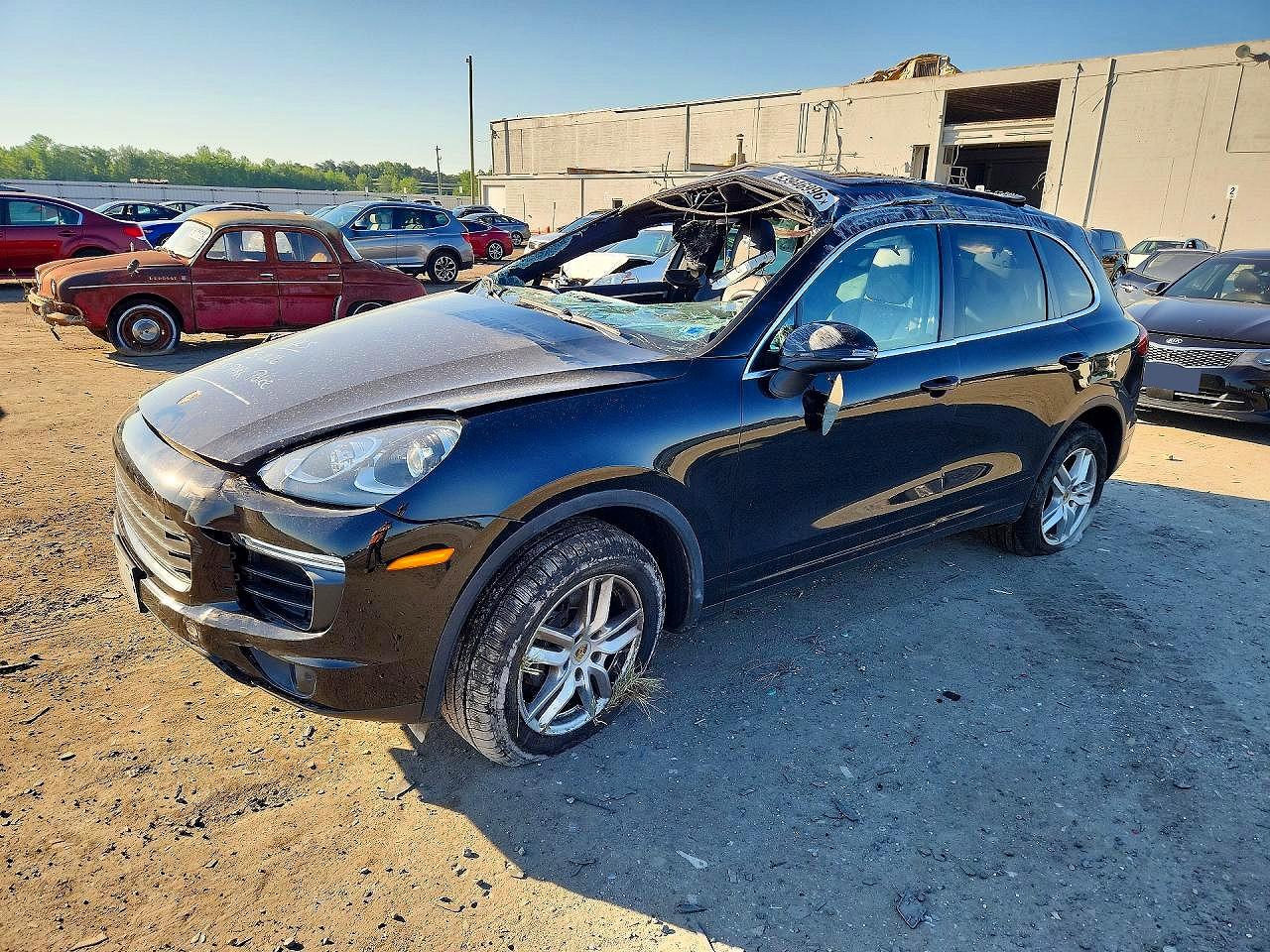 Salvage Porsche Cayenne Image