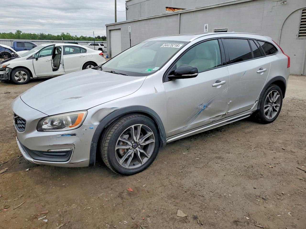 Salvage Volvo V60 Image
