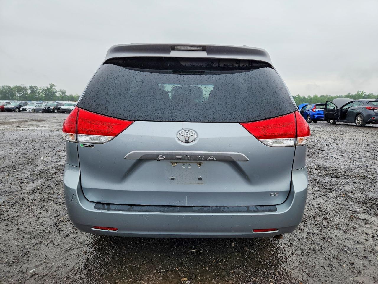Toyota Sienna Le