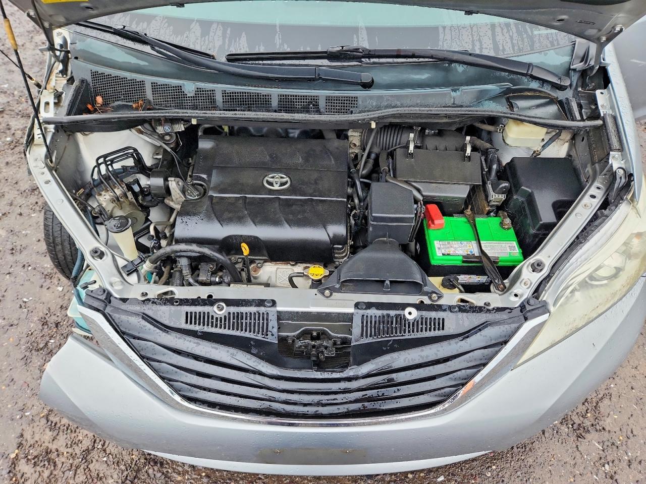 Toyota Sienna Le