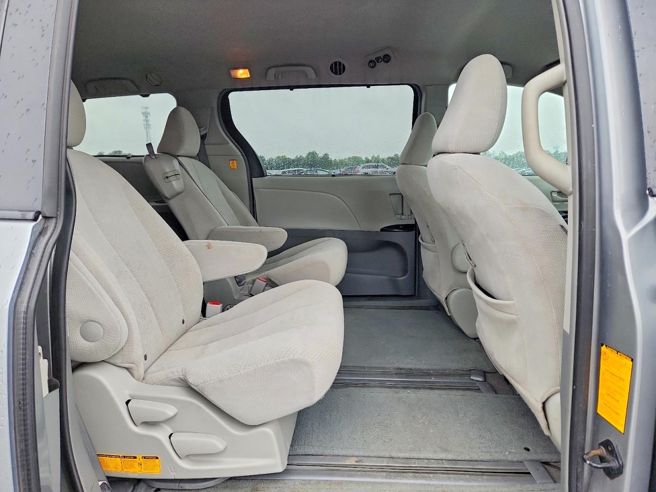 Toyota Sienna Le