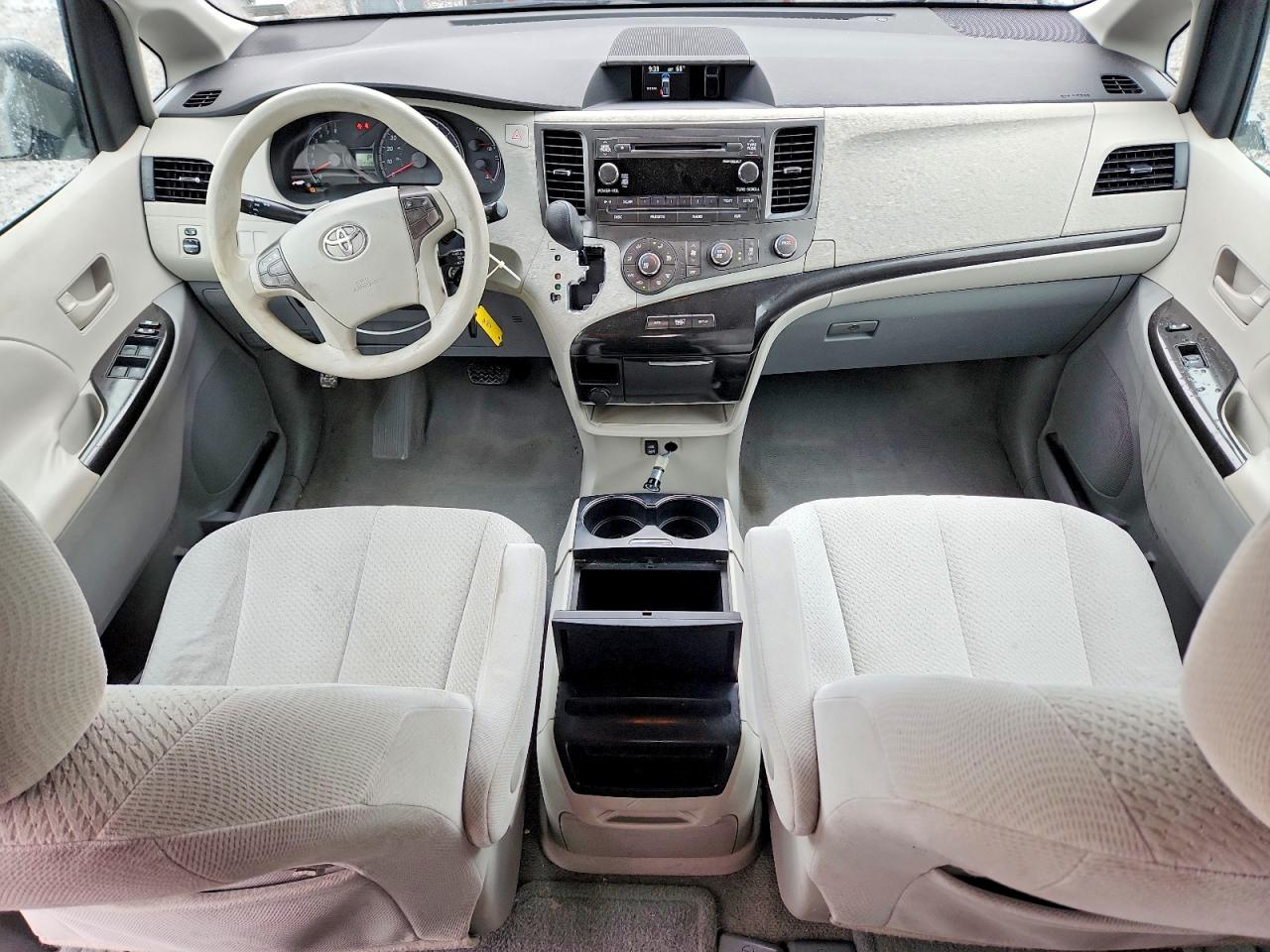 Toyota Sienna Le