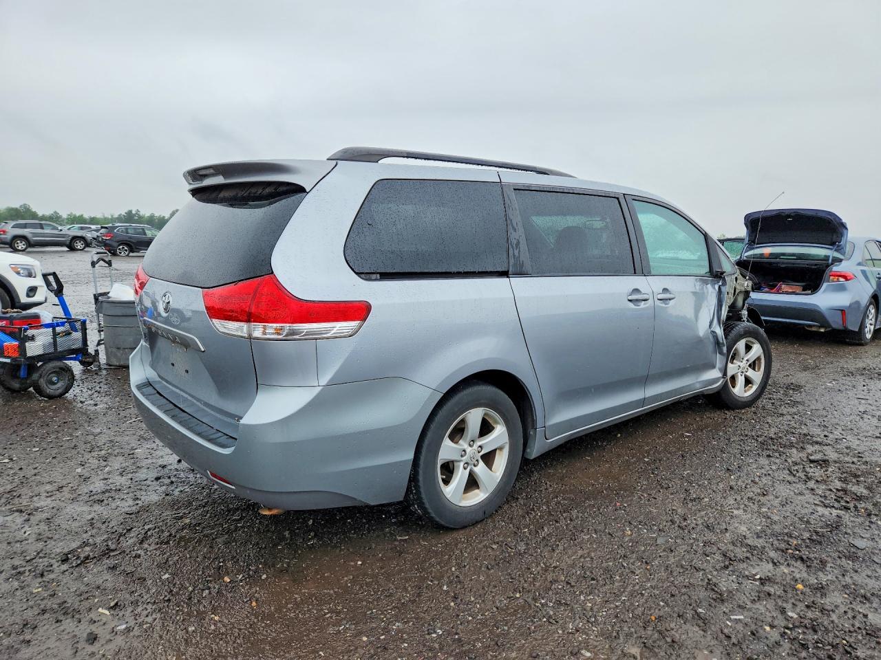 Toyota Sienna Le