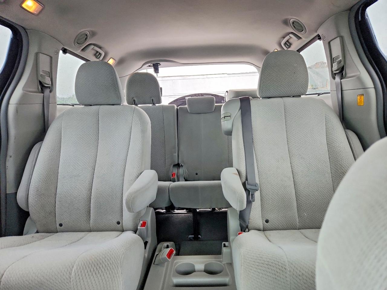 Toyota Sienna Le