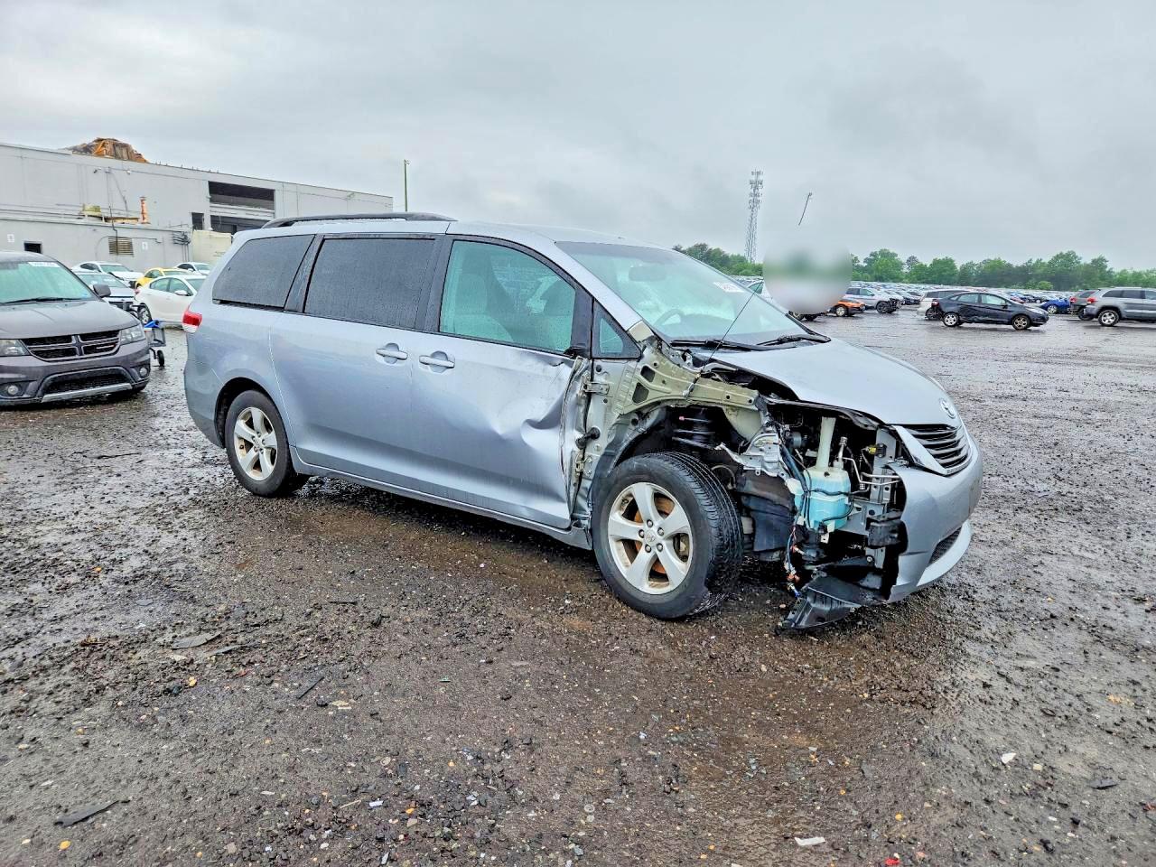 Toyota Sienna Le