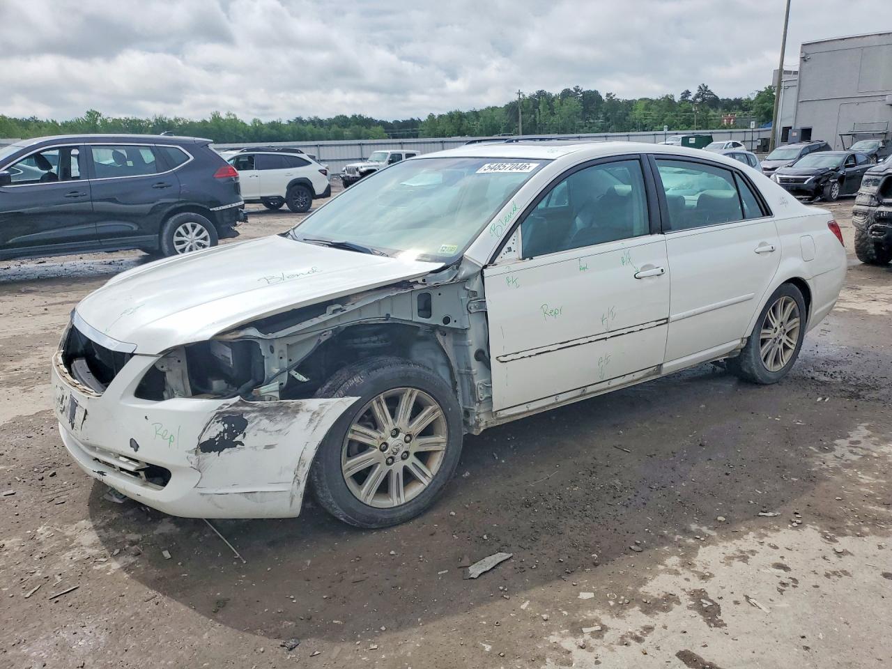 Salvage Toyota Avalon Image