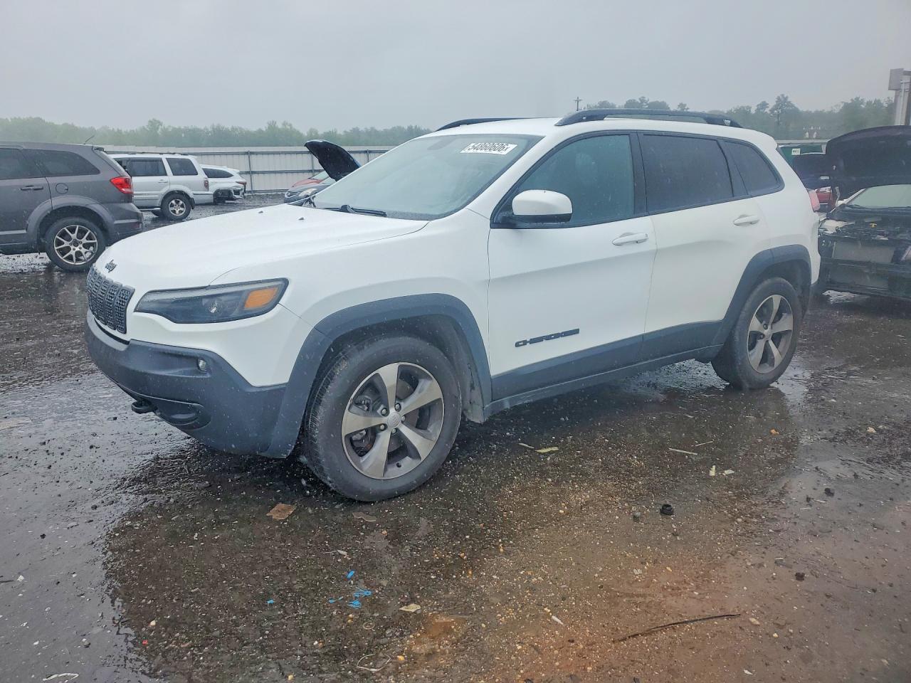 Salvage Jeep Cherokee Image
