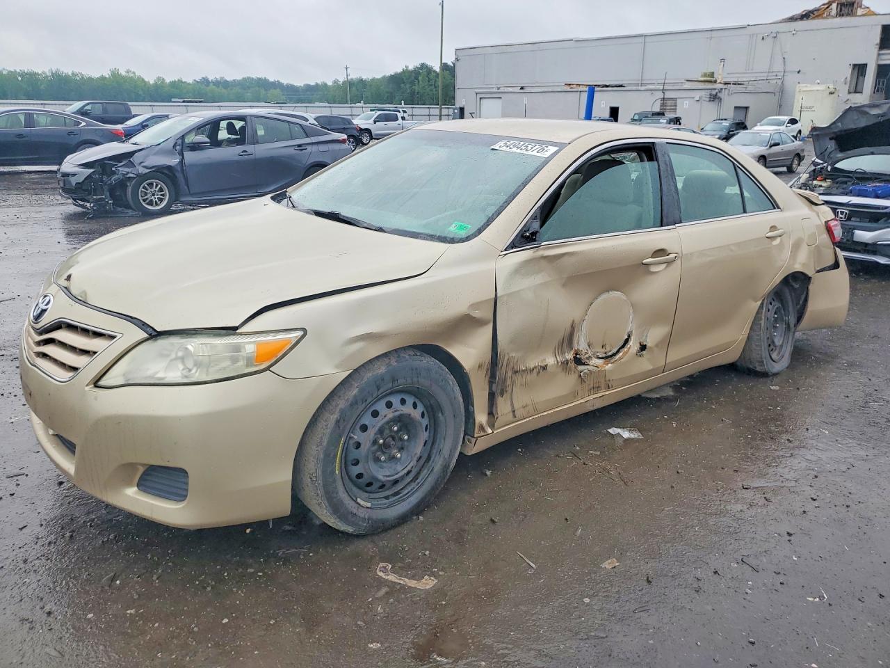 Salvage Toyota Camry Image