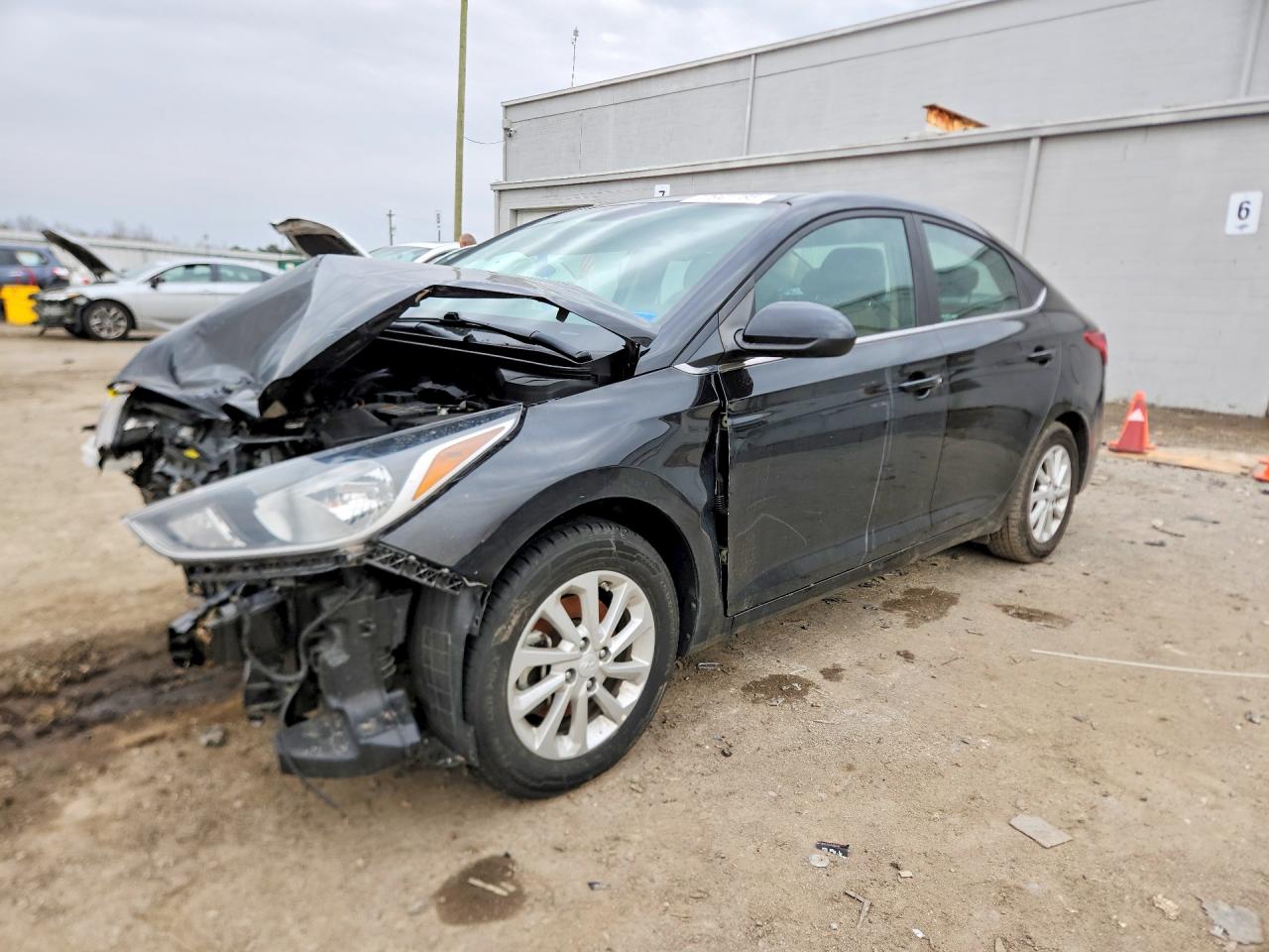 Salvage Hyundai ACCENT Image