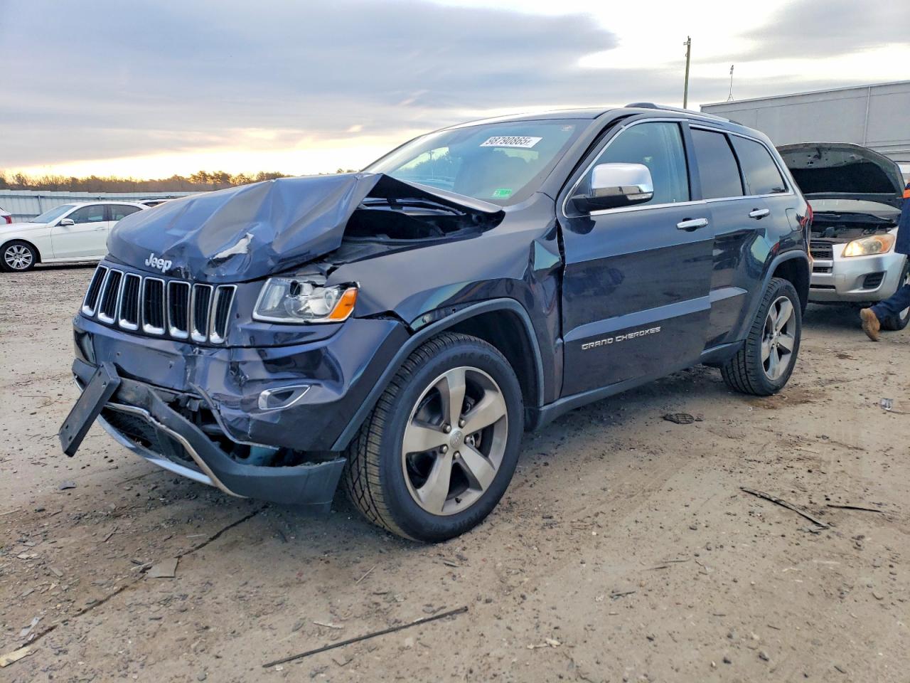 Salvage Jeep Grand Cherokee Image