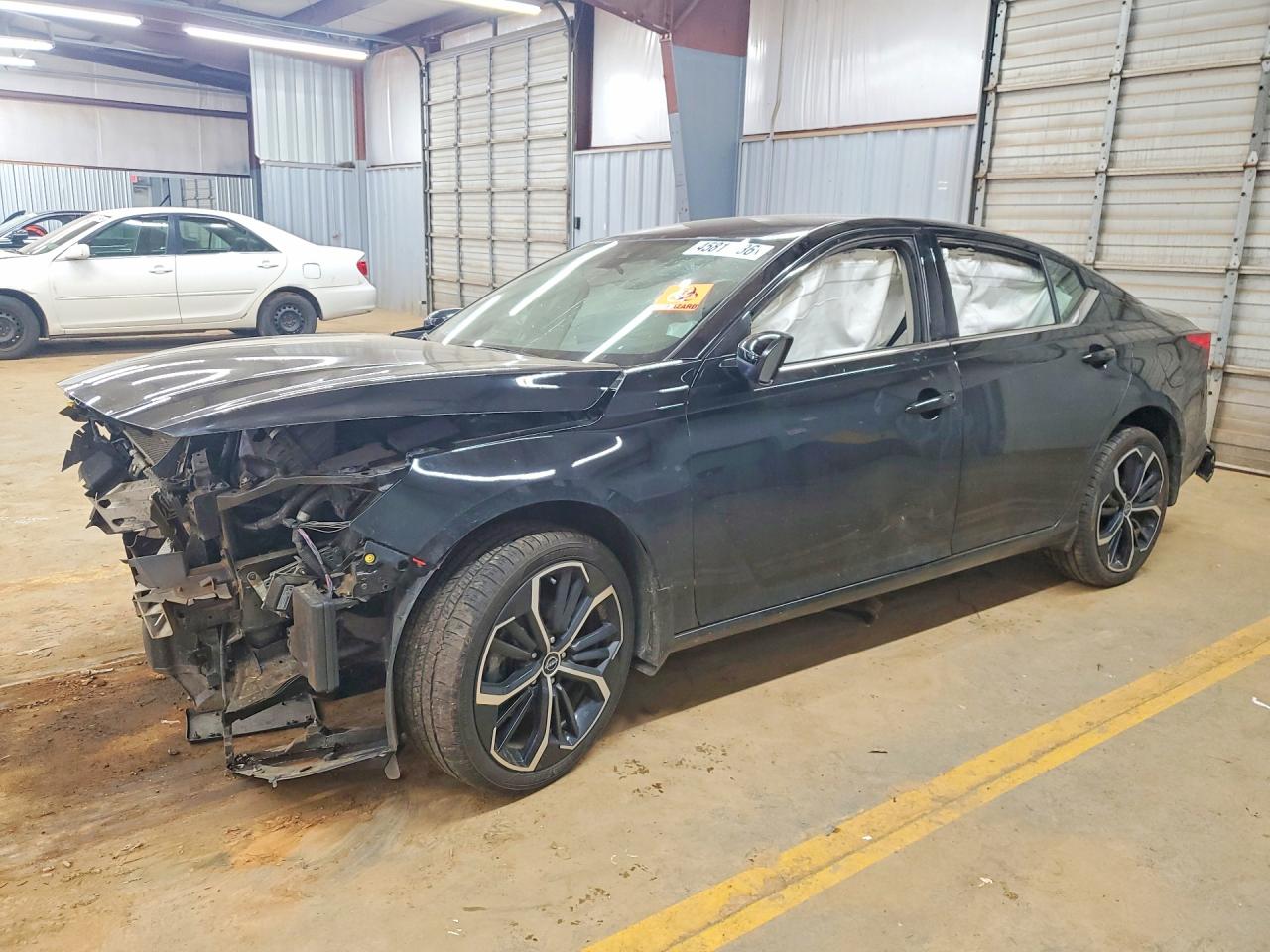Salvage Nissan Altima Image