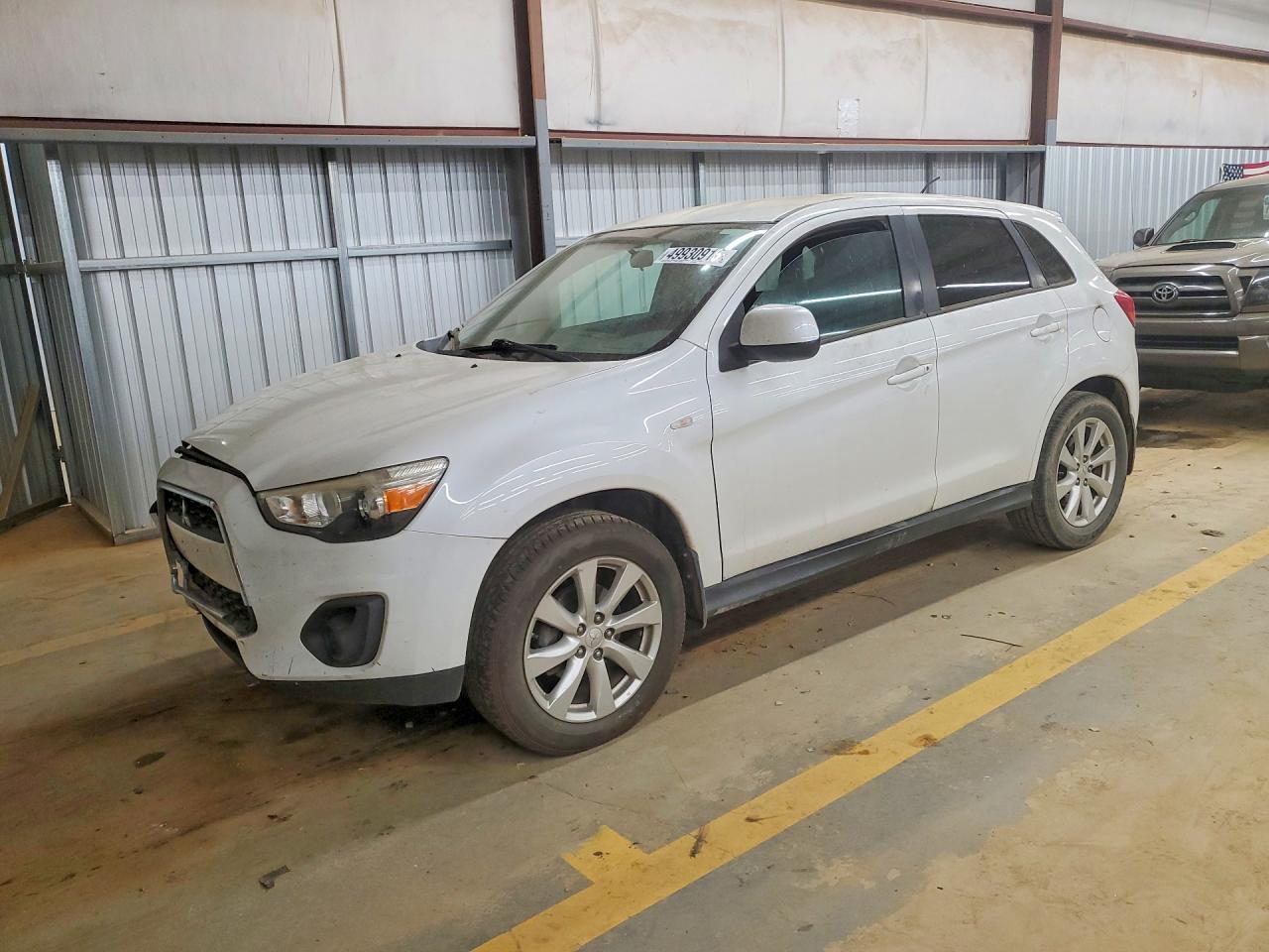 Salvage Mitsubishi Outlander Image