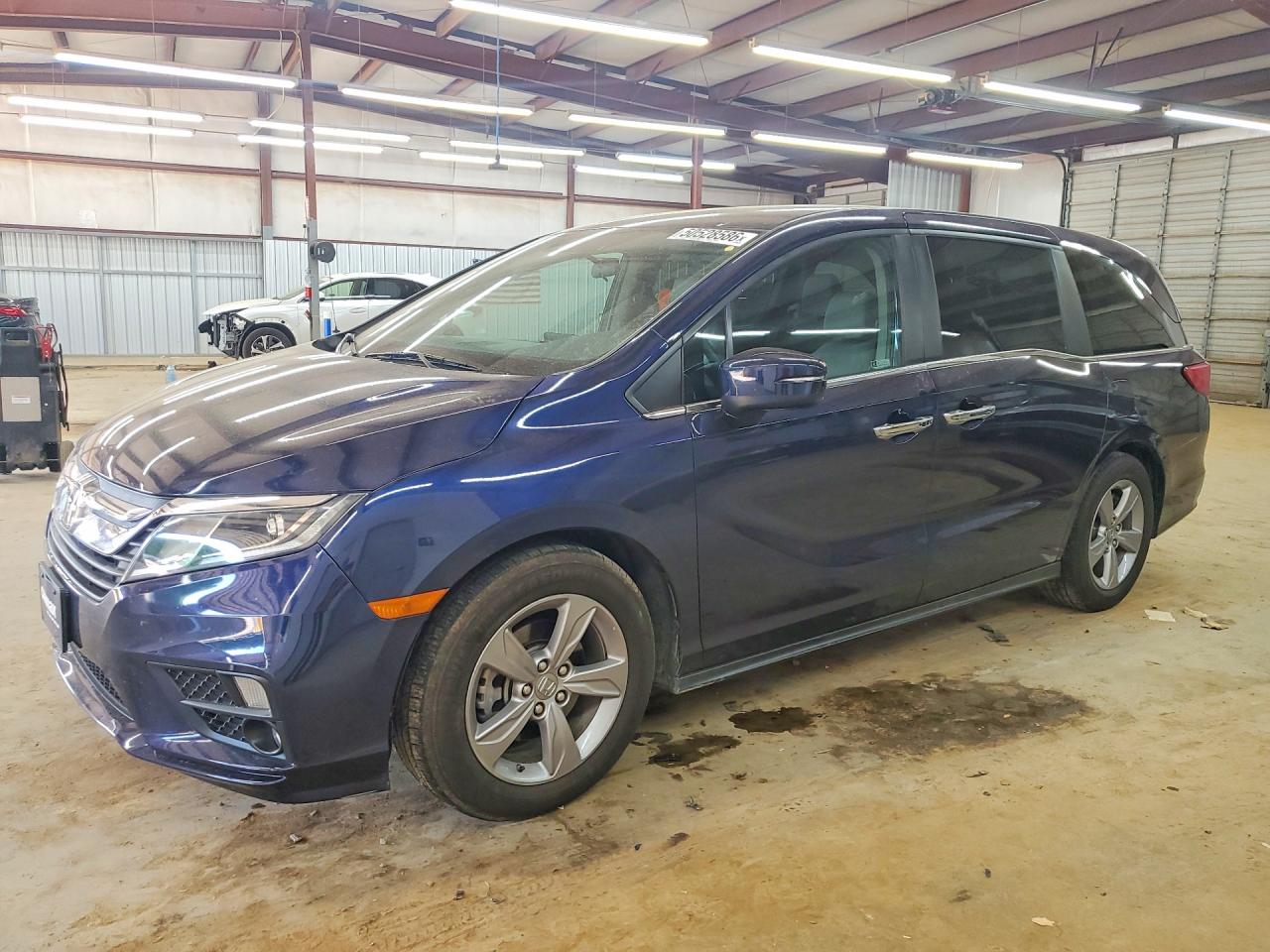 Salvage Honda Odyssey Image