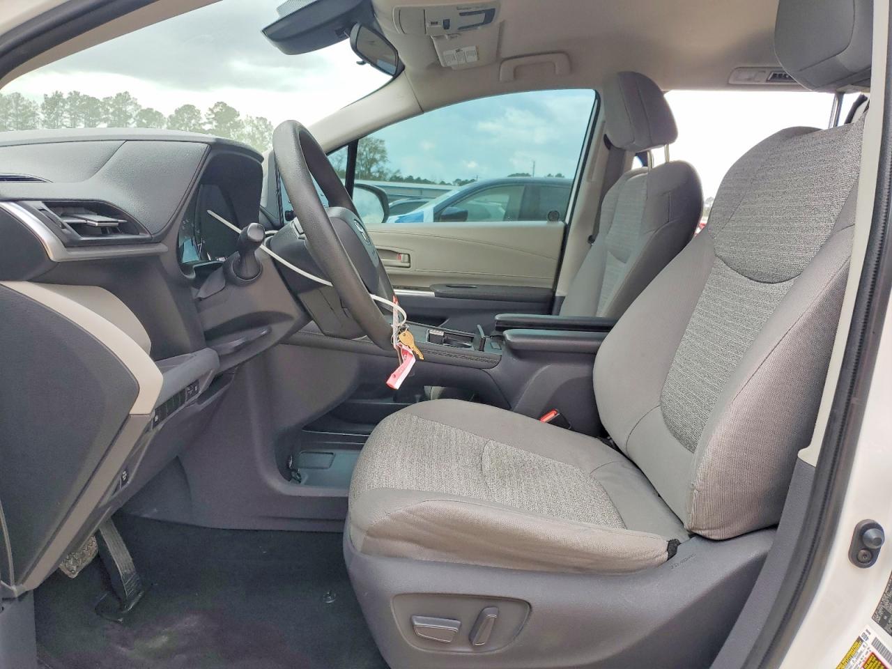 Toyota Sienna Le 8-passenger