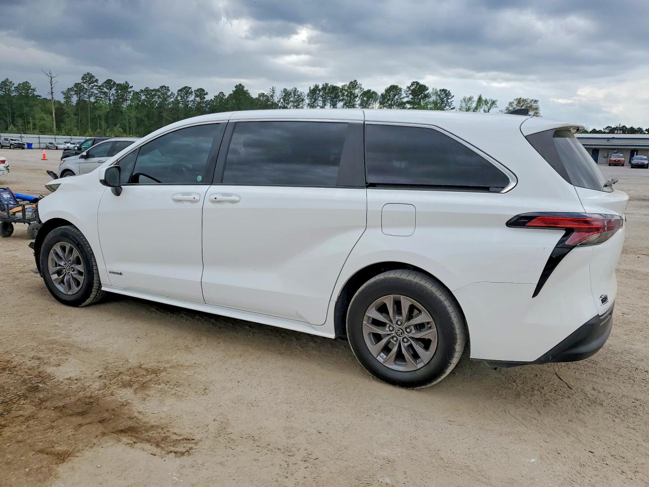 Toyota Sienna Le 8-passenger