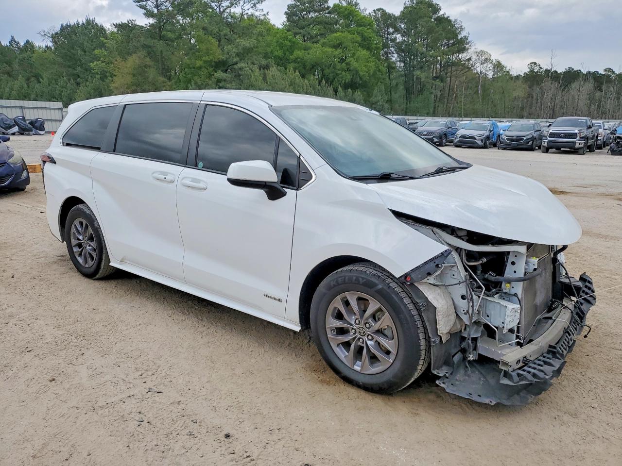 Toyota Sienna Le 8-passenger