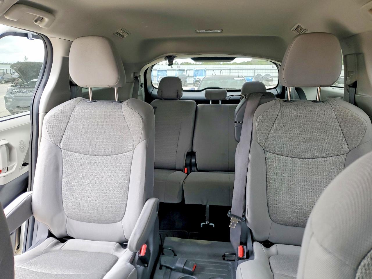 Toyota Sienna Le 8-passenger