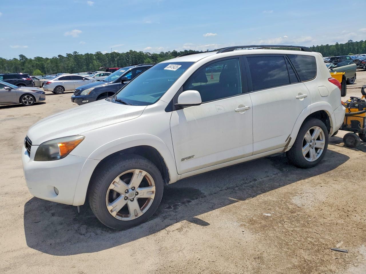 Salvage Toyota RAV4 Image
