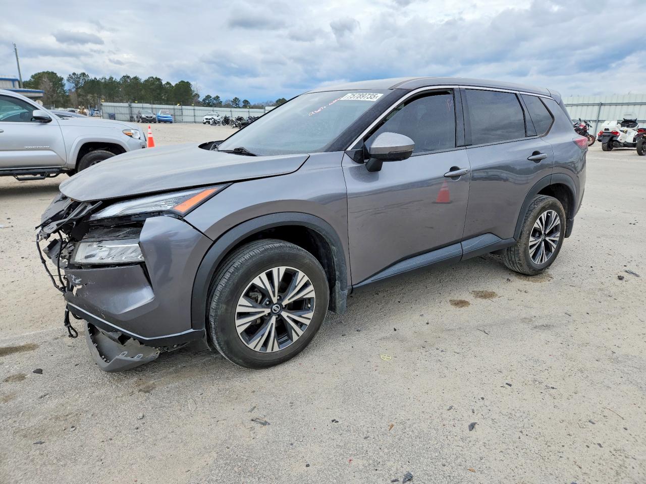 Salvage Nissan Rogue Image