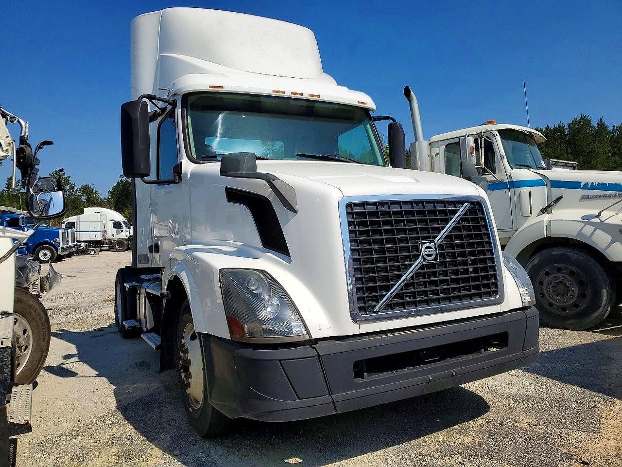 Salvage Volvo Vnl Image