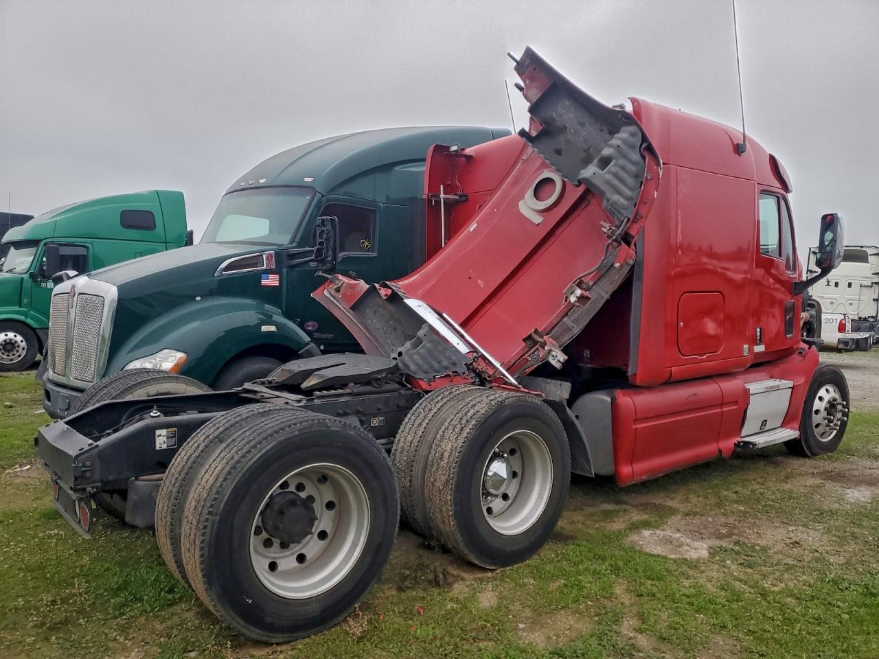Peterbilt Tractor 587