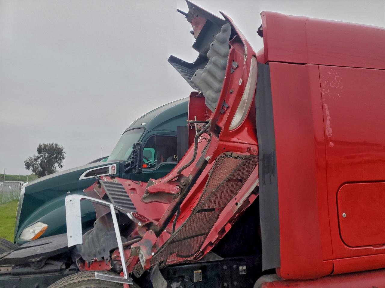 Peterbilt Tractor 587