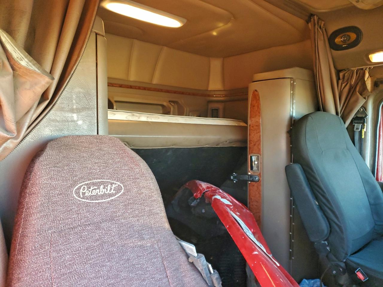 Peterbilt Tractor 587