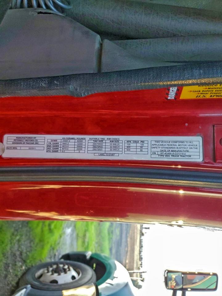 Peterbilt Tractor 587