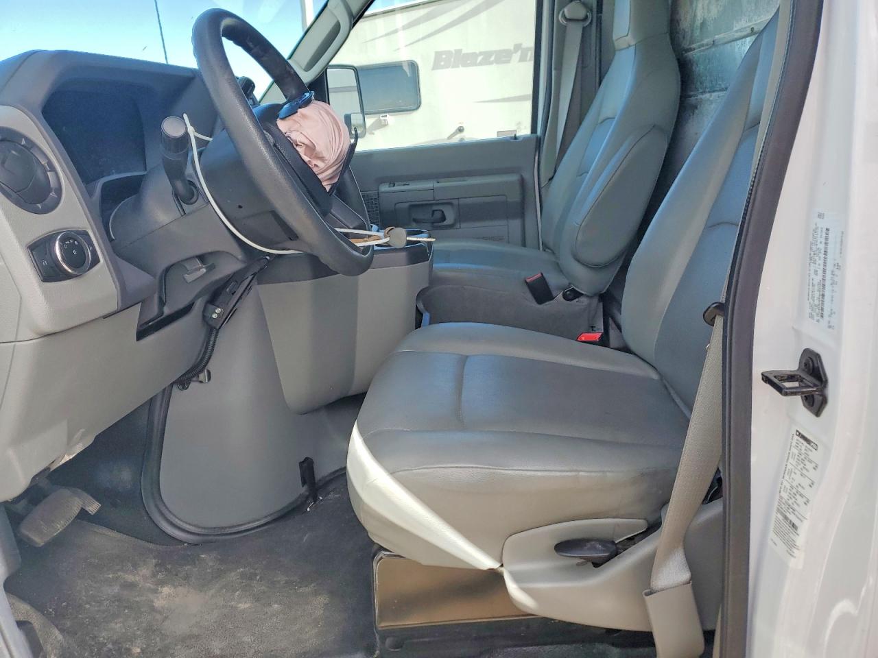 Ford Econoline E450 Super Duty Cutaway Van