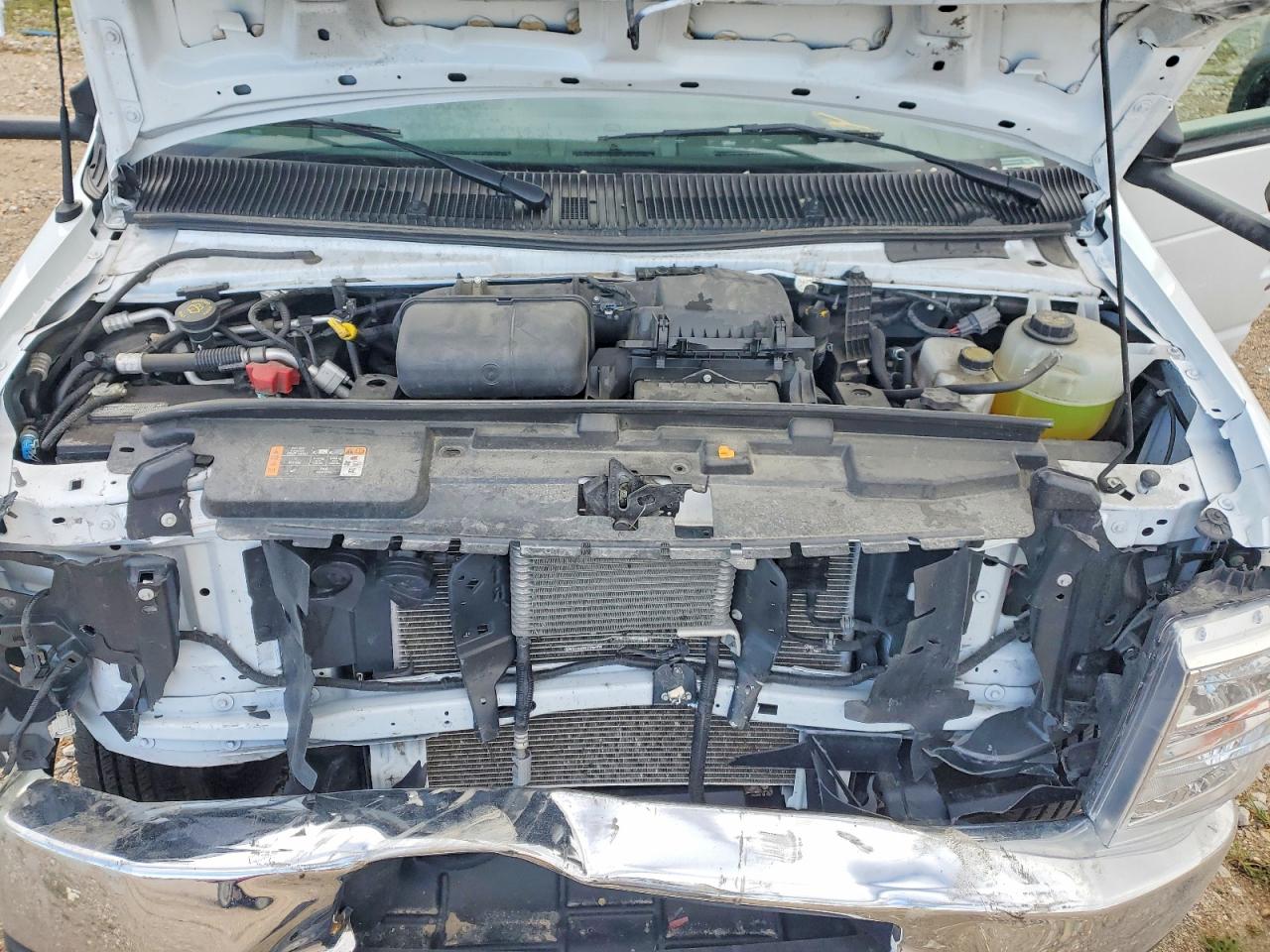 Ford Econoline E450 Super Duty Cutaway Van