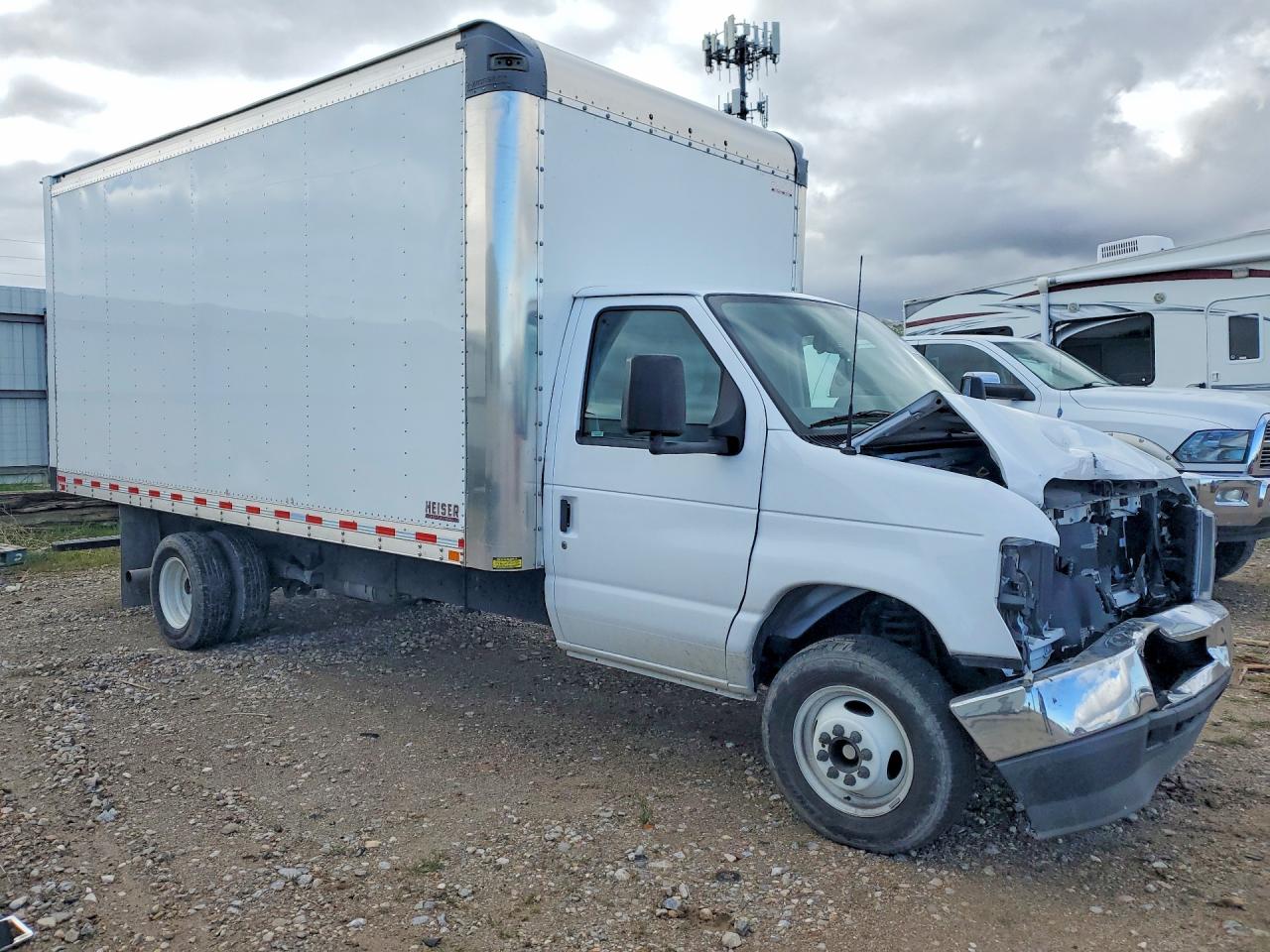 Ford Econoline E450 Super Duty Cutaway Van