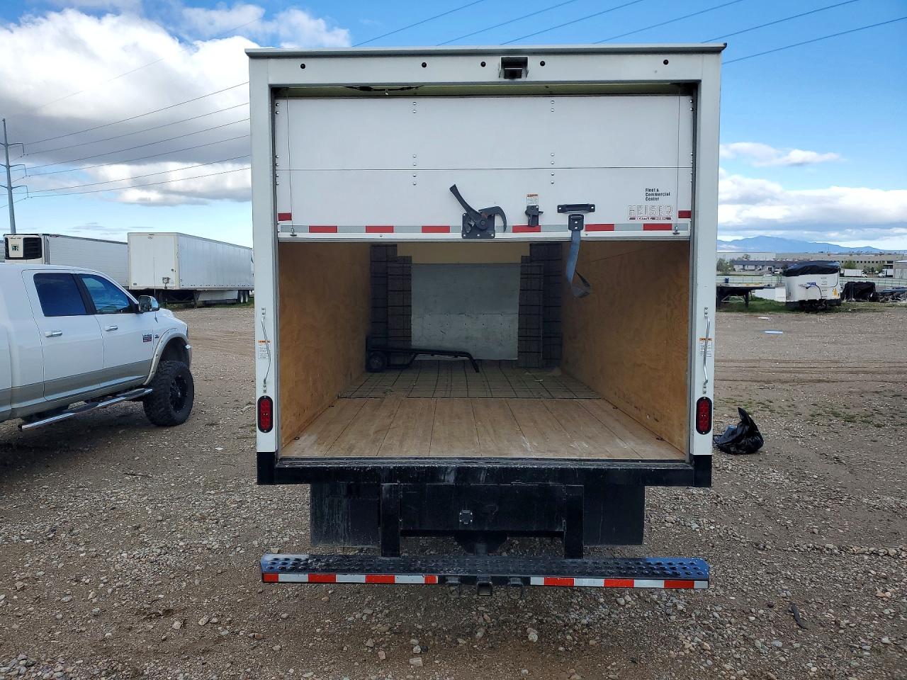 Ford Econoline E450 Super Duty Cutaway Van