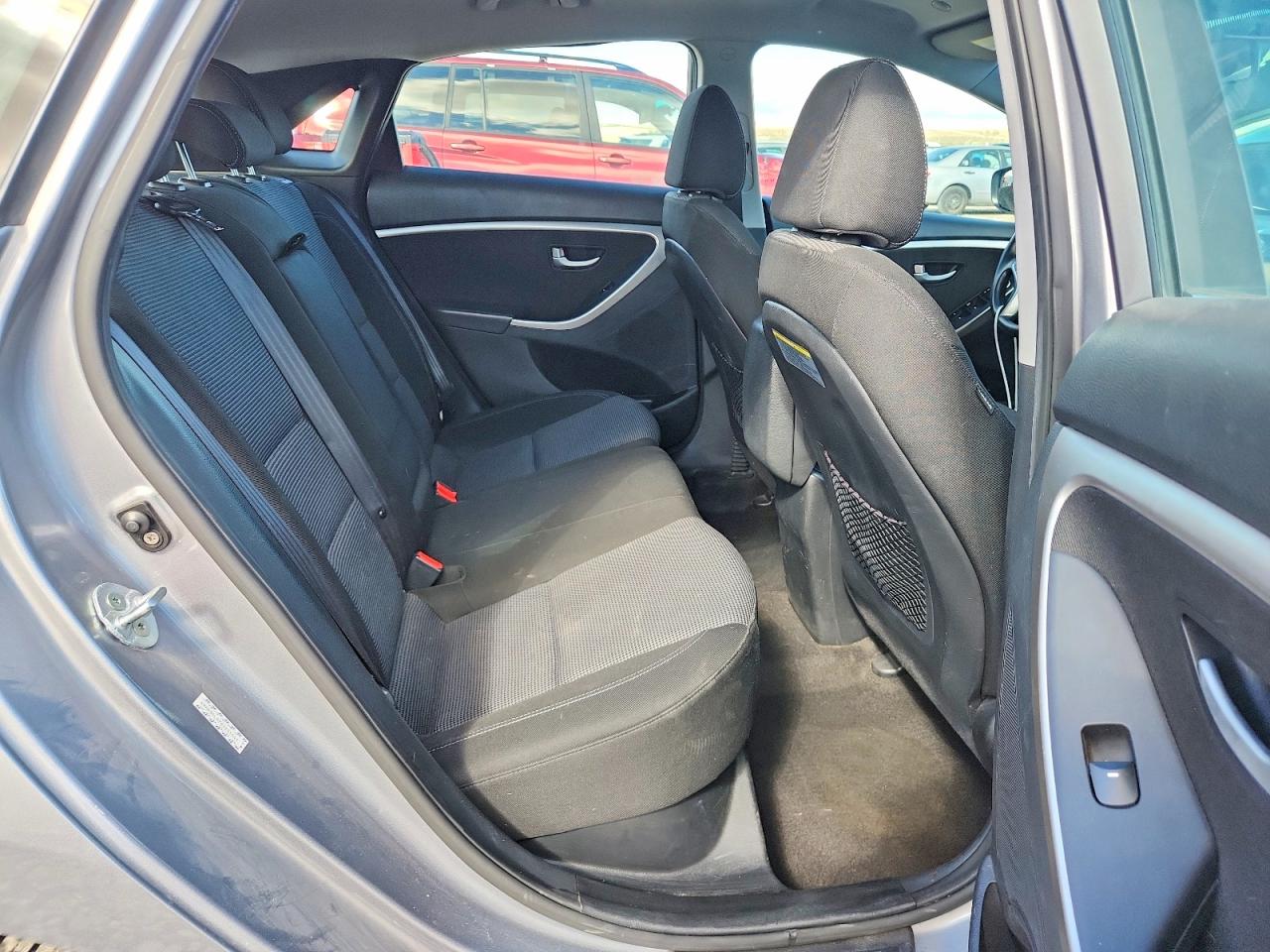 Hyundai ELANTRA Base