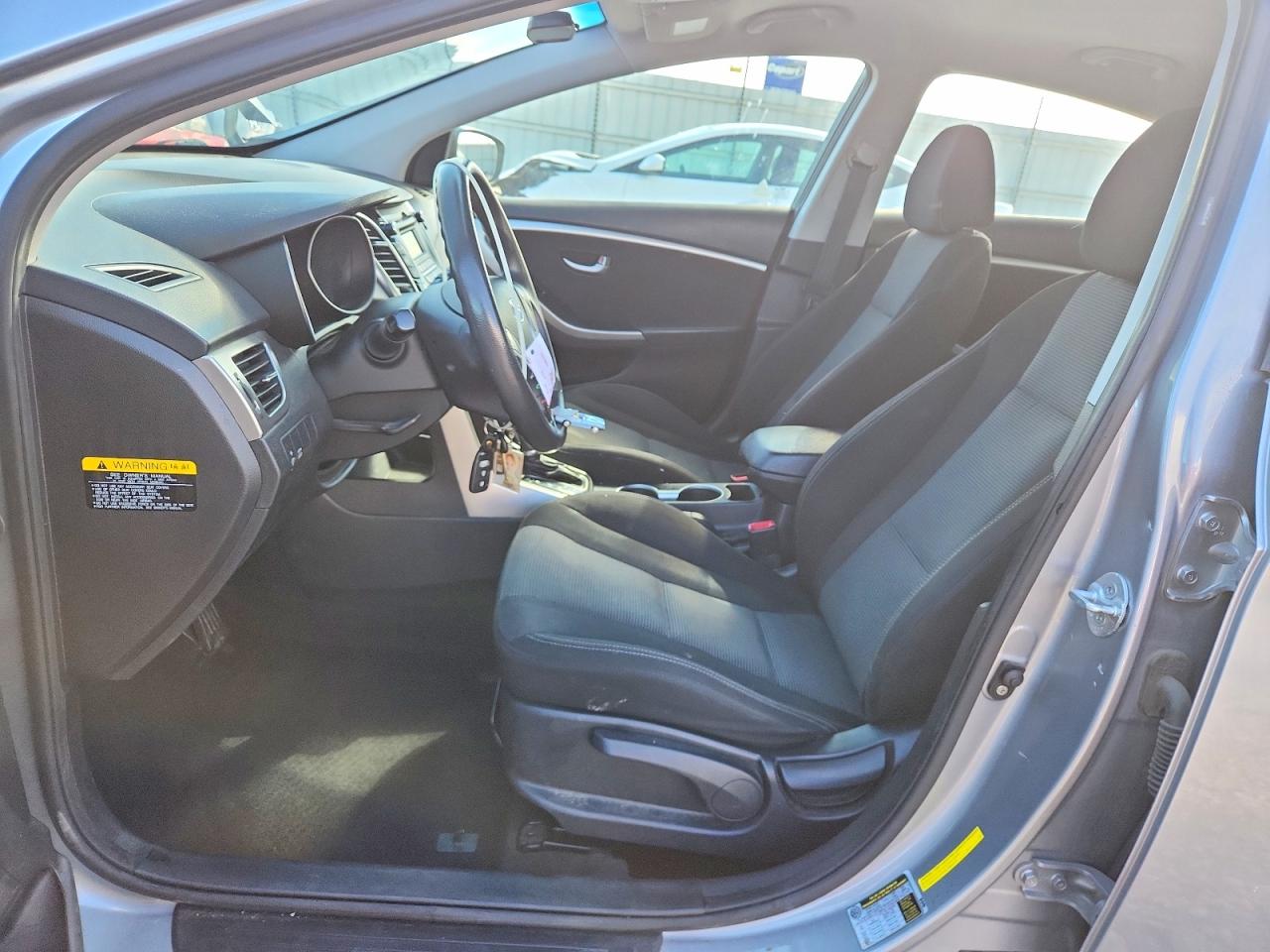 Hyundai ELANTRA Base