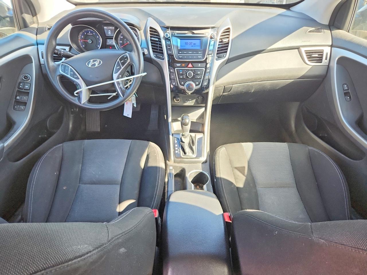Hyundai ELANTRA Base