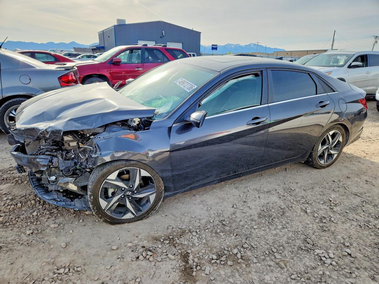 Salvage Hyundai ELANTRA Image