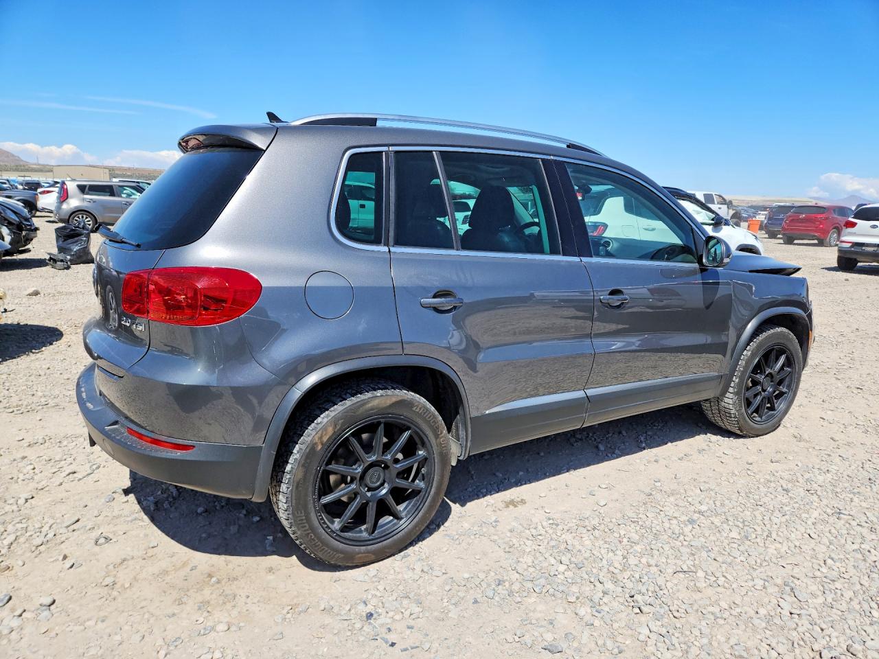 Volkswagen Tiguan S