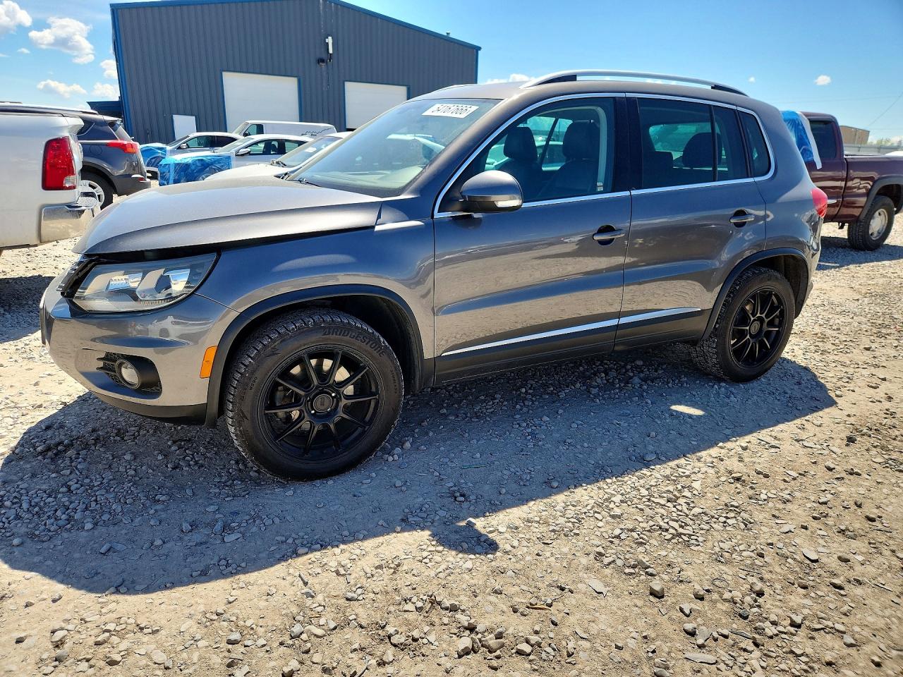 Salvage Volkswagen Tiguan Image