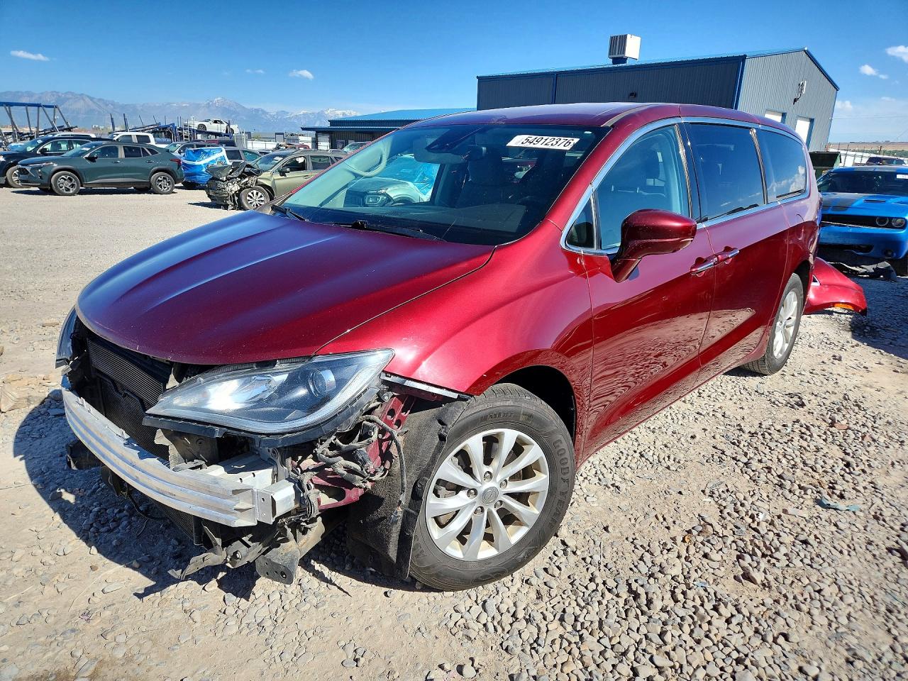 Salvage Chrysler Pacifica Image