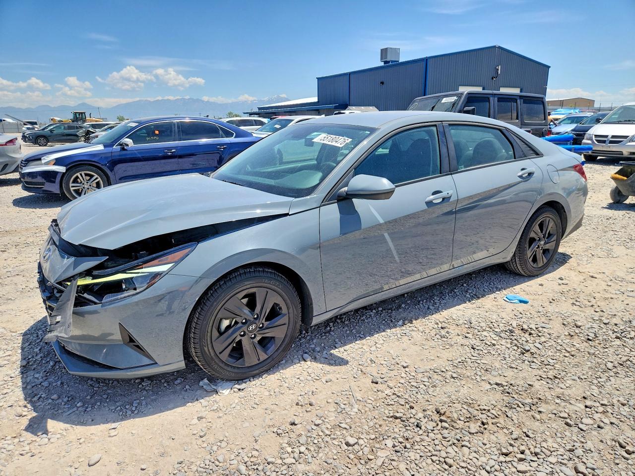 Salvage Hyundai ELANTRA Image