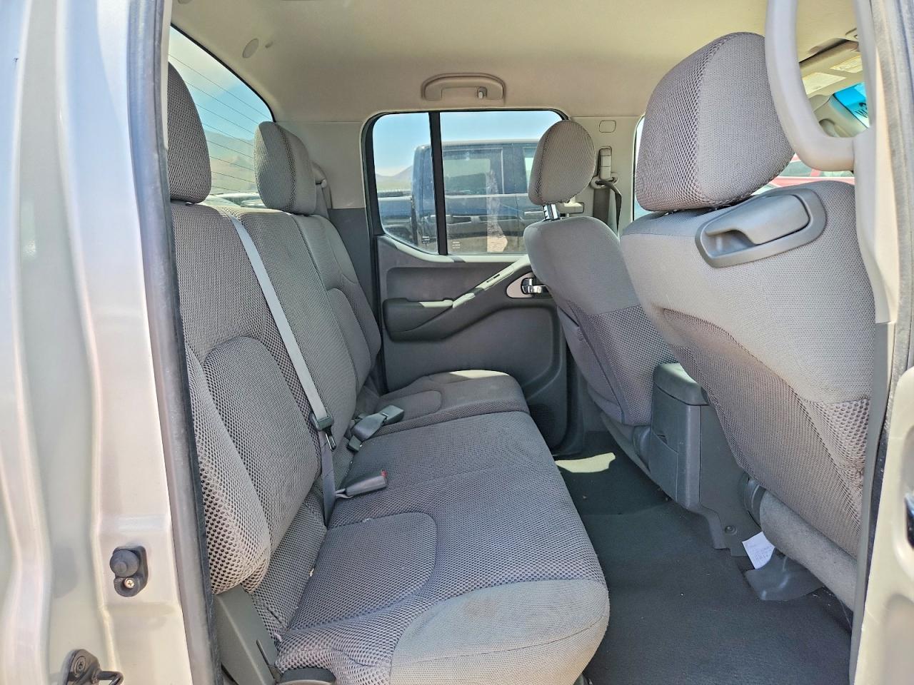 Nissan Frontier Se V6